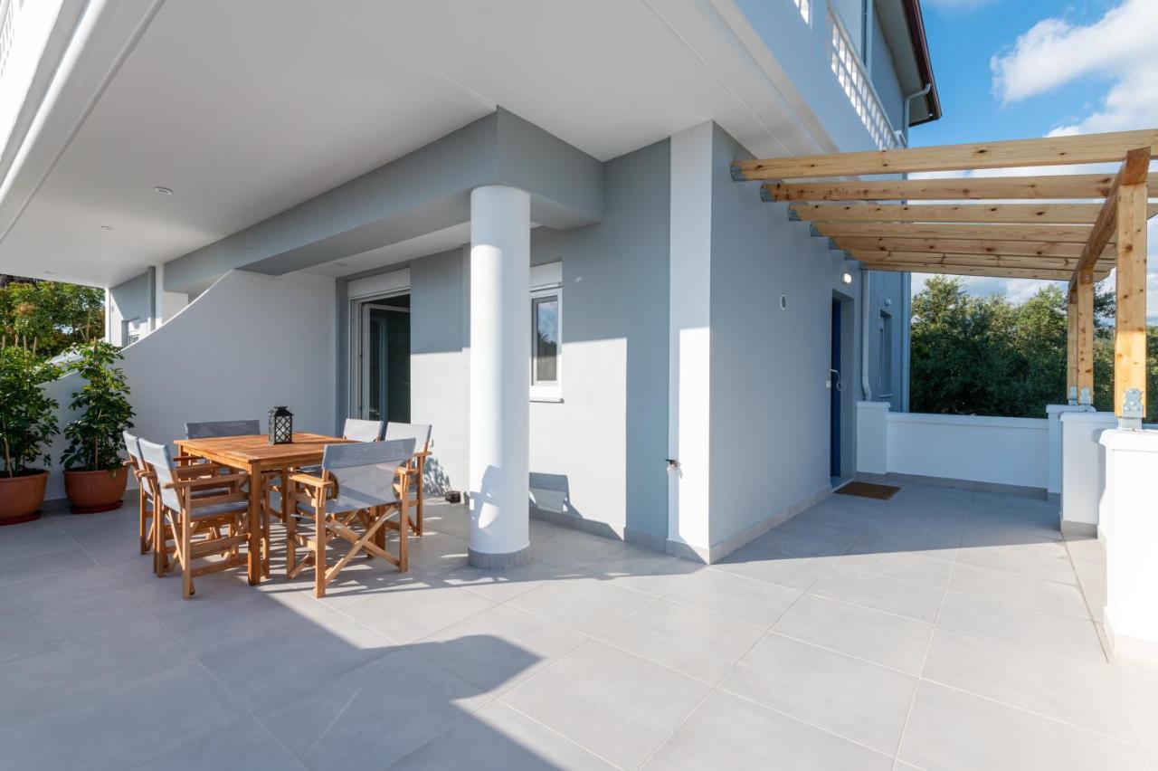 Rizes Seaside Homes Vromonérion Exterior foto