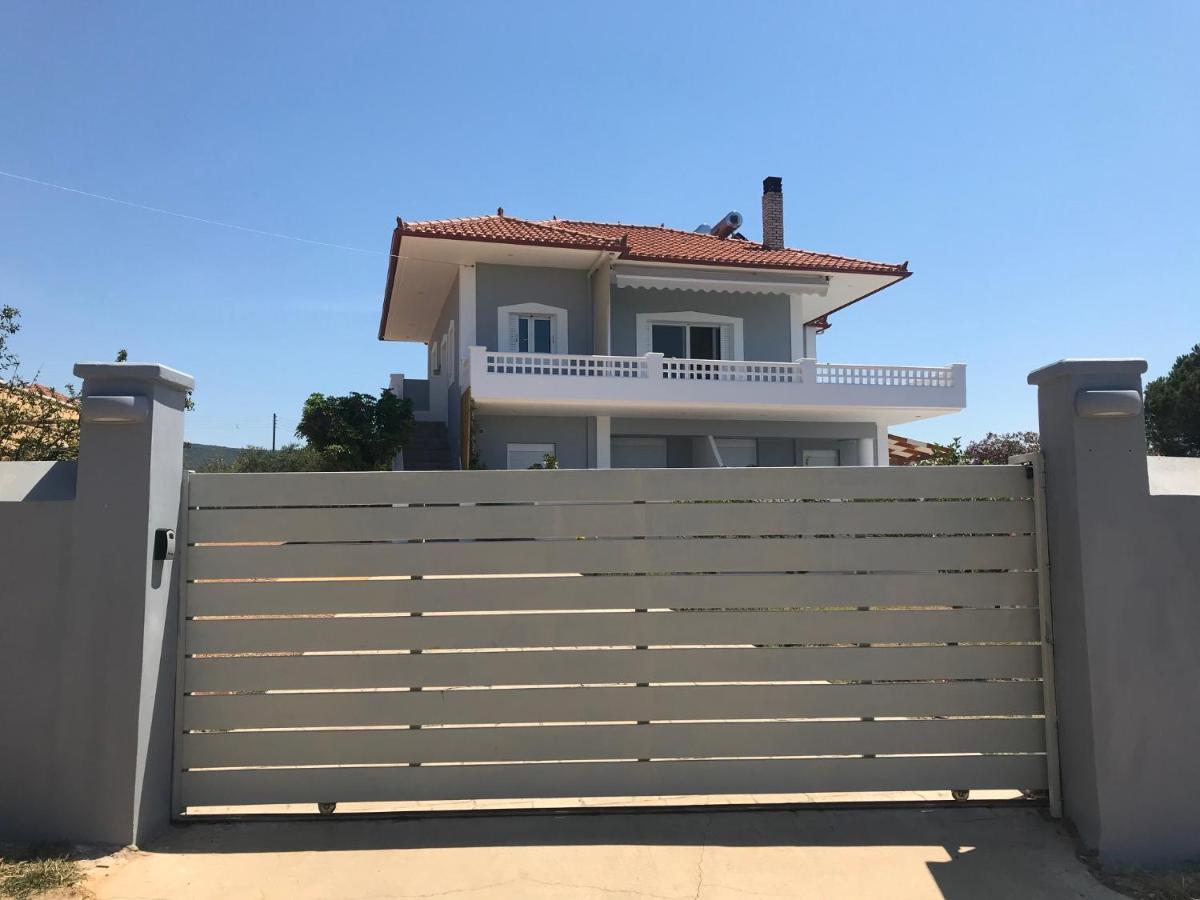 Rizes Seaside Homes Vromonérion Exterior foto